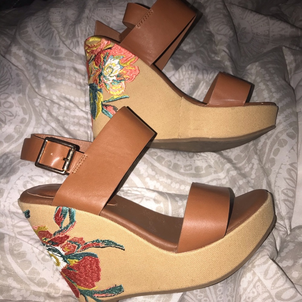 Floral wedges - Picture 2 of 3